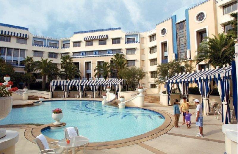 Disney Ambassador Hotel Чиба Екстериор снимка