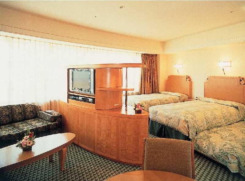 Disney Ambassador Hotel Чиба Екстериор снимка