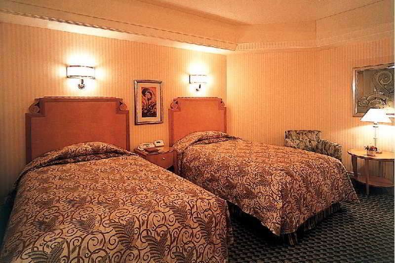 Disney Ambassador Hotel Чиба Екстериор снимка