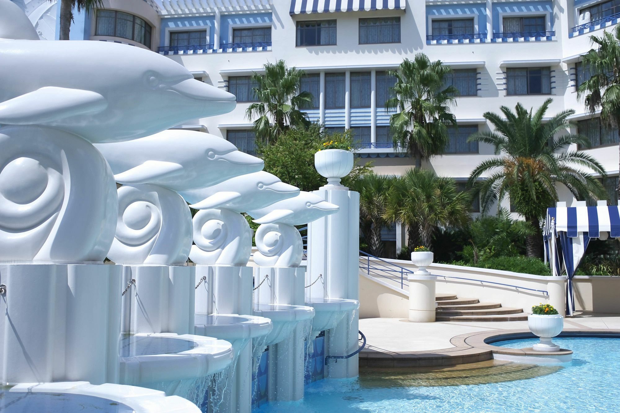 Disney Ambassador Hotel Чиба Екстериор снимка
